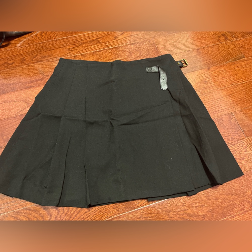 Uniqlo black mini skirt size 2
